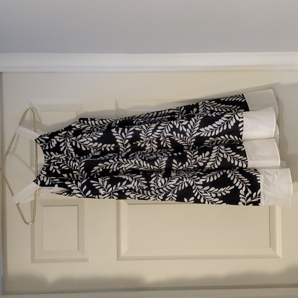 Black and white floral dress - Picture 8 of 8